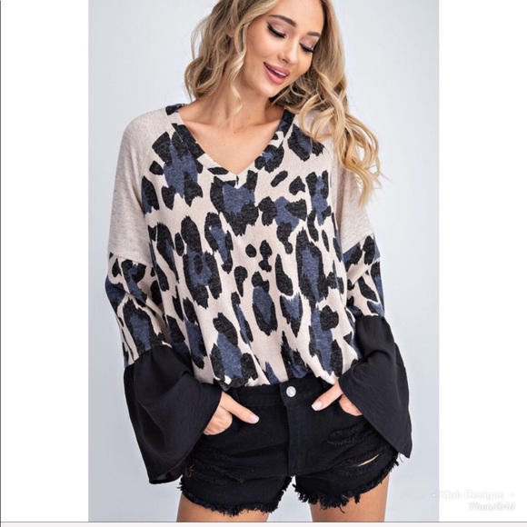 ❤️LAST 2! Leopard Print Bell Sleeve Knit Top! - Picture 6 of 6